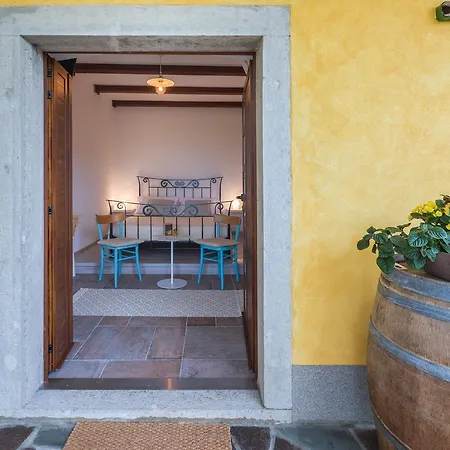 Med Oljkami Capodistria